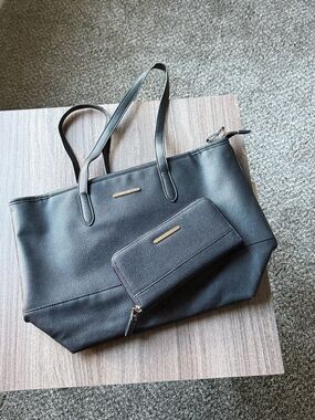 Time and Tru Black Pebbled Tote with Matching Wristlet